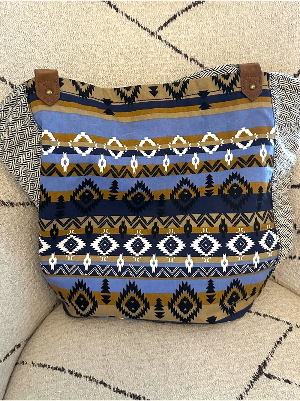 **SOLD**UNIONBAY Coastal Cowgirl Tote Fringe Western Chic Aztec Print Boho Bag - Picture 3 of 9